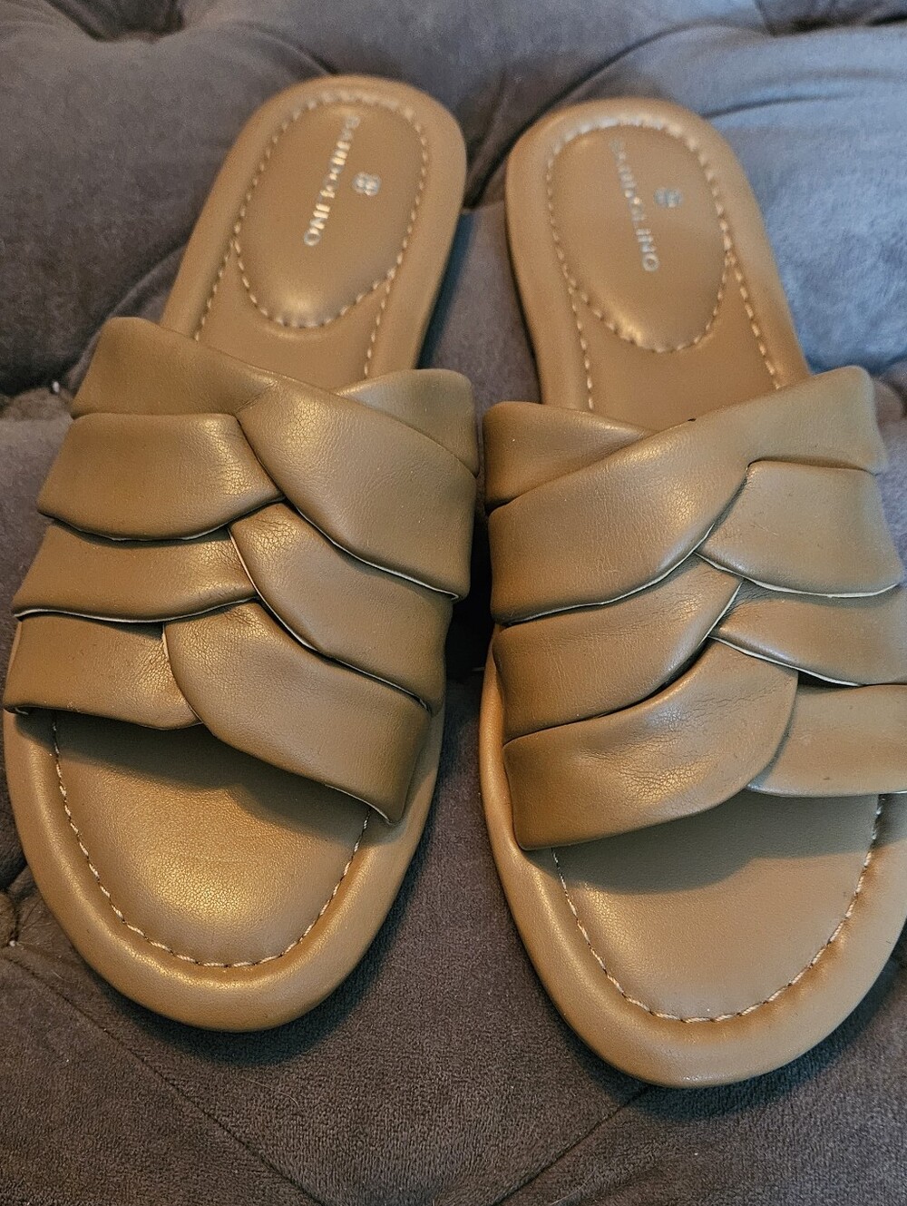 Beautiful Flat Slided Never Worn